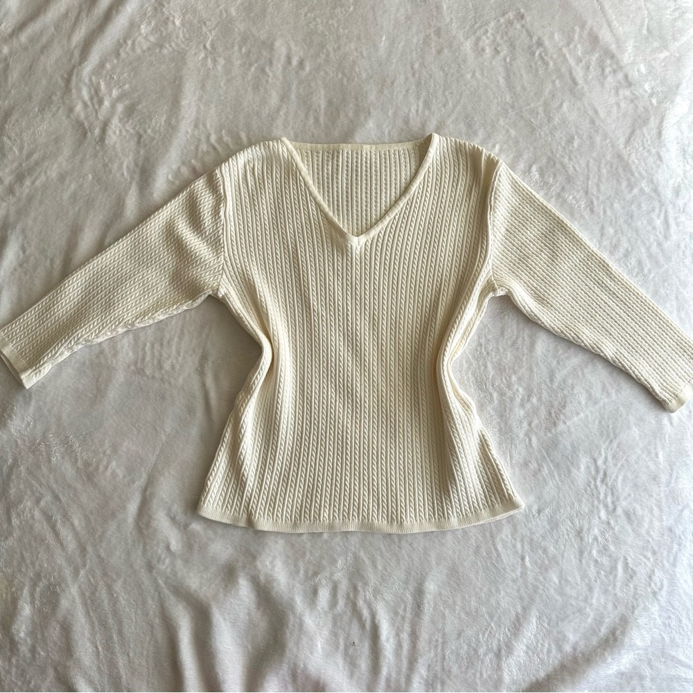 White Quarter Sleeve Cable Knit V Neck Sweater